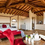 Il Poggiarellone 18, Emma Villa Volterra