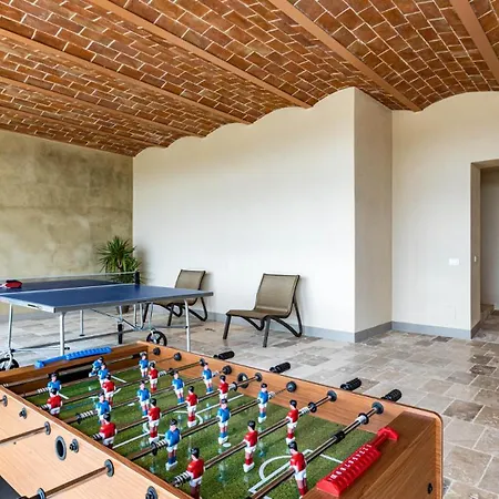 Il Poggiarellone 14, Emma Villa Volterra