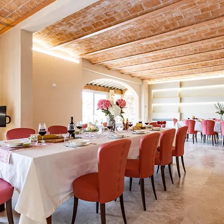 Villa Il Poggiarellone 14, Emma Volterra