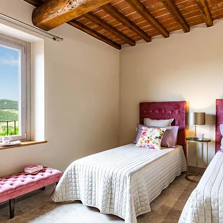 Il Poggiarellone 14, Emma Villa Volterra