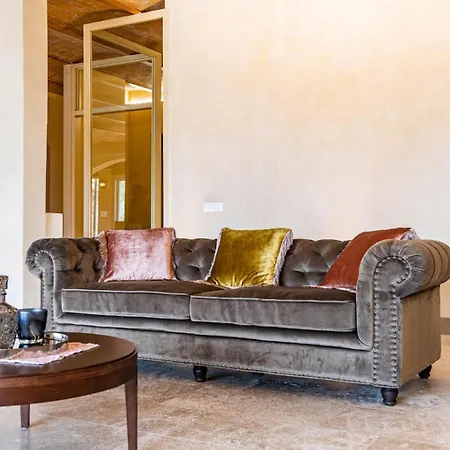 Villa Il Poggiarellone 14, Emma Volterra
